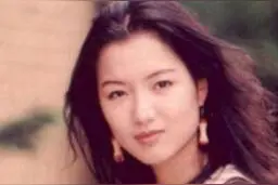 郑秀文年轻时和后来暴瘦后是两张不同的脸，被她以前的照片美到了图片