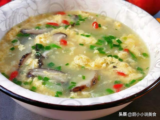天冷了，家人最爱这道低脂汤，好喝不油腻，热热乎乎的，喝着舒服