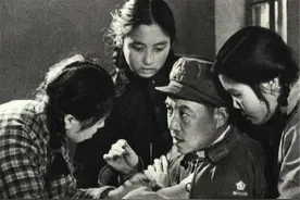 毛主席时代的赤脚医生，第三张是电影《春苗》的原型图片