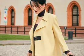 今年流行“大女人风”，奔四奔五的女人照着穿，不易出错还很时髦图片
