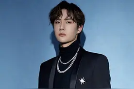 男明星的腰链有多帅气多潇洒？腰链叠戴更加充满男子气概！图片