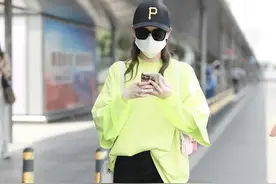 今年火了一穿法，叫“安全裤外穿”，洋气性感还撩人，明星都上瘾图片