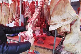 买羊肉时，先看肉皮后看肉，记住4个小窍门，一挑准是新鲜好羊肉图片