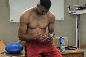 易建联的天赋到底有多高？手臂肌肉不输魔兽，身材比例完爆KD图片