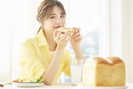 为什么有的女人愿意和你聊天，但一直约不出来？解析女人心理图片