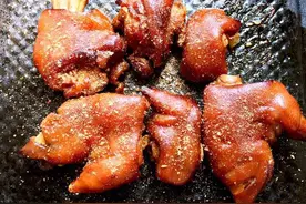 买猪蹄时，注意前脚和后脚，口感差别大，方法教给你了，别买错图片