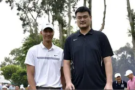 篮坛奇才！16岁便身高2.18米，臂展2.43米，美媒：未来的NBA状元图片