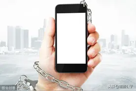 我坐在你身边，你却对我视而不见，这是最可悲的事图片