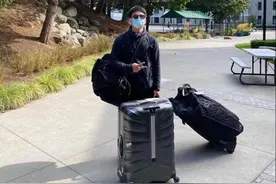 陈坤罕晒18岁儿子近况，亲自送娃上学，陈尊佑打扮酷帅超像爸图片