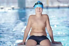 每逢佳节胖三斤！甩掉小肚腩，游泳pick me图片