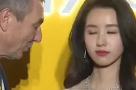 陈都灵出席活动“大佬作陪”，手臂还出现淤青，这是怎么回事？图片