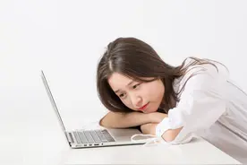 实习生入职三个月，经理被开，不少员工被劝退；职场这些坑不要踩图片