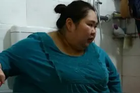 一家三口上千斤，70㎡都嫌挤，700斤胖夫妻想生孩子一年睡塌4张床图片