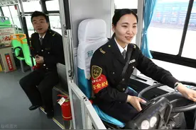 月入6000、五险一金！湘阴招聘公交客运驾驶员，快报名图片