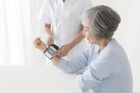 关注女性健康，更年期女性血压达到多少算正常图片