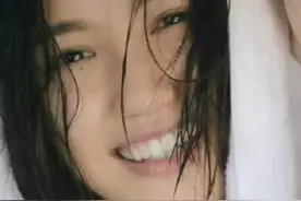 在役13年无黑料的渡边麻友今天却宣布退圈了图片