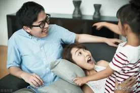 步入中年的男人，养着一个家庭和三个孩子，感觉都快要崩溃了图片