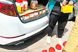 最近，大街上经常见到这种桶装鹅蛋，价格很便宜，你敢吃吗？图片