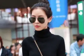 张予曦真有80多斤吗？穿黑色露腰上衣配牛仔裤，怎么看也是纸片人图片