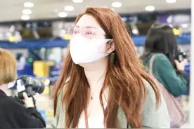 真瘦了！杨天真罕见走机场，切胃2月后肚腩凹陷，竟瘦出了小蛮腰图片