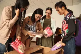 大学新生“假贫困生”现象频现？同学吐槽：证明怎么开出来的？图片