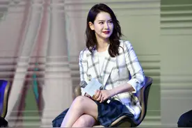 戚薇做真人倒模，好似扎着辫子的一休哥，李承铉趁机上去恶搞老婆图片