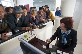 父母年纪大了，需要每年激活一次社保卡，却碰巧碰到华为的崛起图片