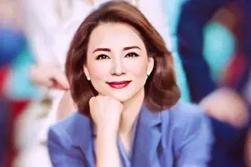 107位主持人央视同框！董卿C位张蕾朱迅紧挨，梁田头排忙卖萌图片