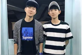 王源追星林俊杰，花两万买专辑，却被说做了错误示范图片