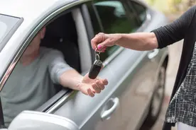 “全款买车”和“贷款买车”到底有什么不同？怎样买车才划算？图片