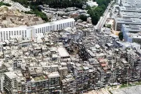 香港九龙城寨老照片：被称为“人间魔窟”，大白天警察也不敢进入图片