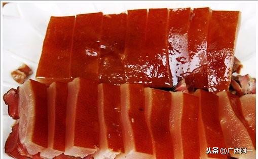 世界长寿之乡美食之：烤香猪