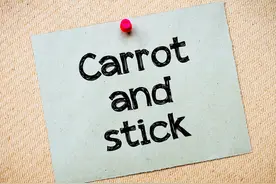 胡萝卜加大棒的管教方式对孩子有用吗？图片