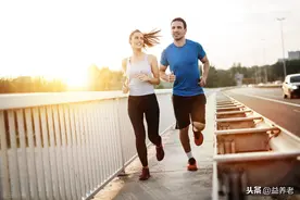 7种走路姿势竟暗藏着大问题图片