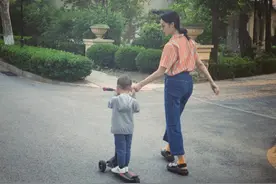 明星二胎也不易：森碟处处针对弟弟，贾静雯家波妞把咘咘打哭图片