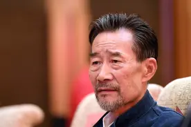 原来演员也要评职称，76年靳东一级，罗晋二级，胡歌在第几层？图片