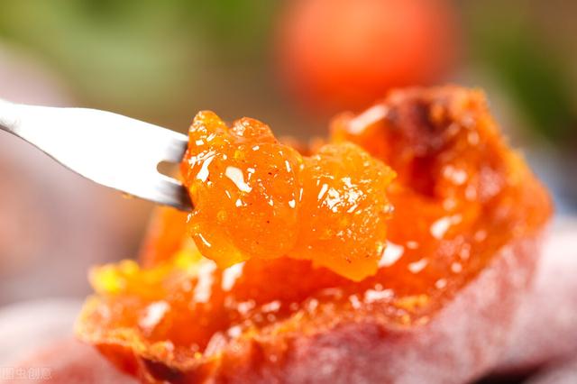 这种水果你吃过吗，绵软能用吸管嘬，其中良品晒干晾制后还有流心