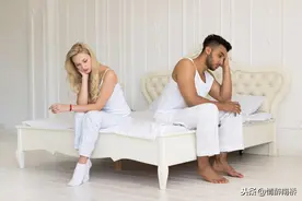 离婚女人的哭诉：“以为找到真爱抛弃丈夫，没想到是自讨苦吃”图片