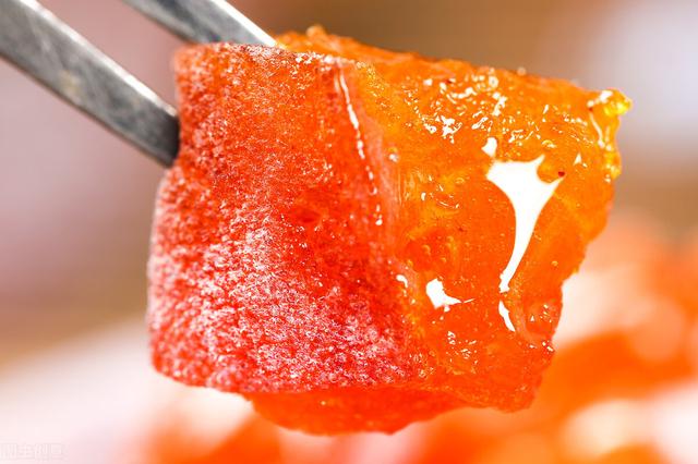 这种水果你吃过吗，绵软能用吸管嘬，其中良品晒干晾制后还有流心