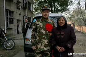 以前的农村人抢着当兵，如今却少了，农村老兵的话让人反思图片