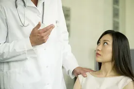 反复腹胀别大意，当心是肿瘤在“探头”，三类女性更需注意图片