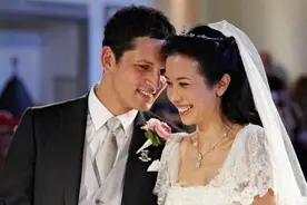 从周星驰、冯德伦到现任老公！莫文蔚兜兜转转嫁初恋的幸福婚姻图片