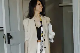 有肚子的女人，别只会塞衣角，这位博主的藏腹穿法，显瘦又时髦图片