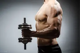 只需5个动作，一副哑铃，就能搞定3D肩膀图片