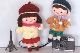 分享一组时尚漂亮的钩针人偶娃娃，都是会换衣服的哦图片