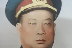 独臂上将贺炳炎，去世时年仅47岁，王震来报丧，贺龙瘫倒在地图片