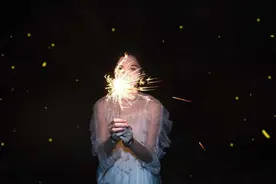 青山依旧，绿水长流图片