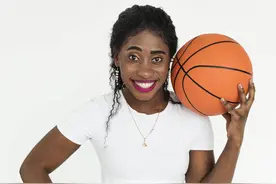 有些农民到非洲打工，在当地没结婚却生了孩子，孩子以后怎么办？图片