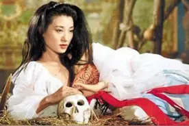 “一代鬼后”王小凤：成名后拍全裸写真，患抑郁险些杀掉丈夫图片