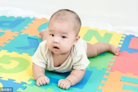 5个月宝宝不会翻身怎么办？父母用这几个办法，娃轻松学会大翻身图片